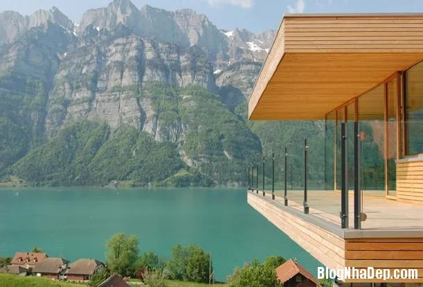 Ngôi nhà hiện đại mà ấm cúng nằm cheo leo trên vách núi ở Thụy Sỹ