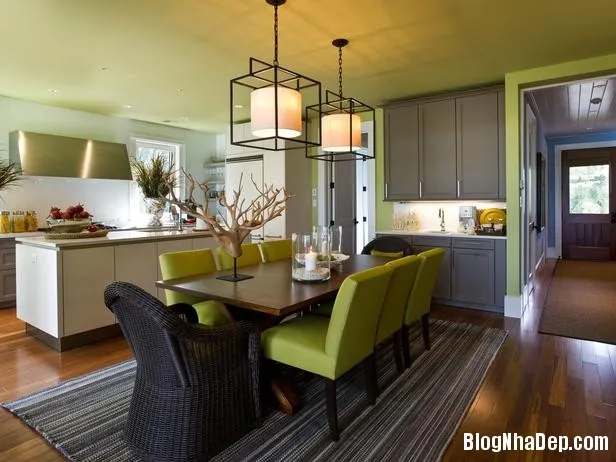Ý tưởng cho gian bếp kết hợp với bàn ăn tông xanh dễ chịu