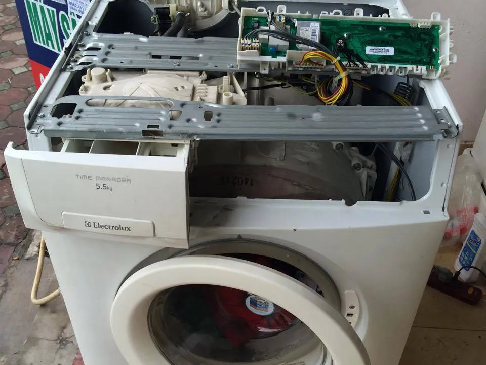 Máy Giặt Electrolux Không Mở Được Cửa ⚡️ Nguyên Nhân & Giải Pháp