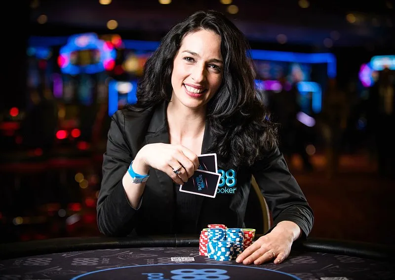 Sự Nghiệp Cờ Bạc Của Kara Scott – Tay Chơi Poker Người Canada