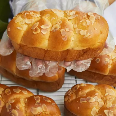 Top +11 Tiệm Bánh Mì Hoa Cúc Tại TPHCM Nổi Tiếng Nhất