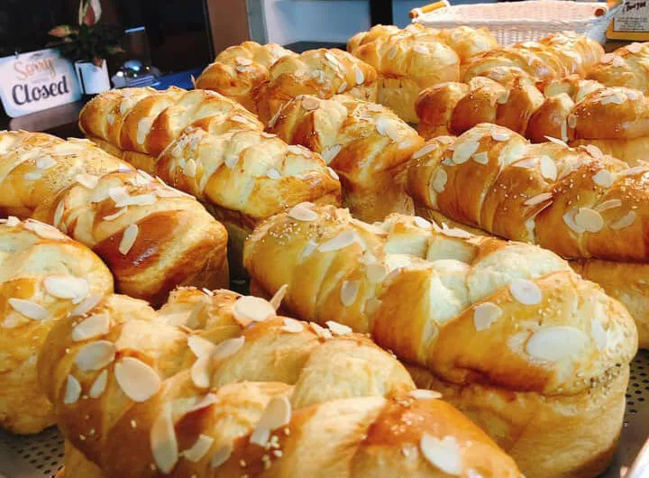 Top +11 Tiệm Bánh Mì Hoa Cúc Tại TPHCM Nổi Tiếng Nhất