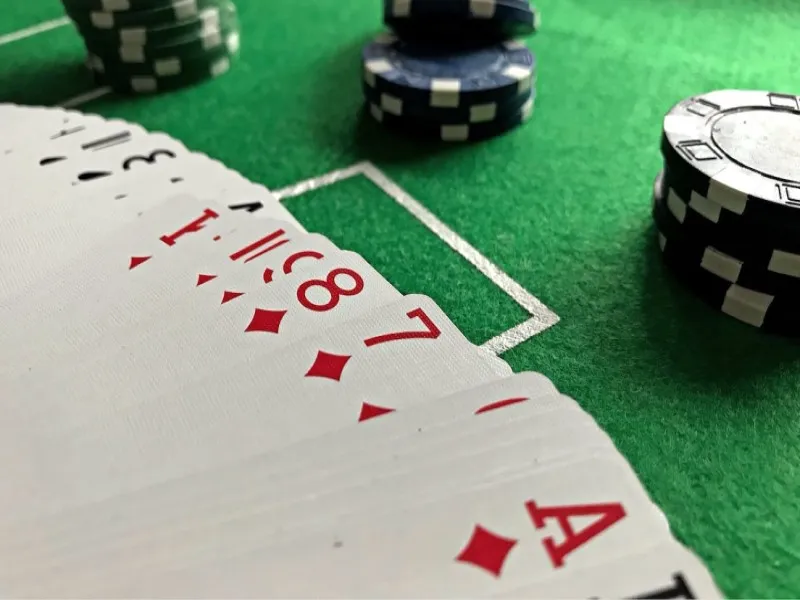 Hướng Dẫn Cách Chia Bài Poker Từ Cơ Bản Đến Chuyên Nghiệp